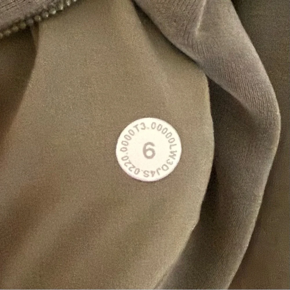 Lululemon // Get Centred Crop Hoodie // Grey Sage - Picture 5 of 5